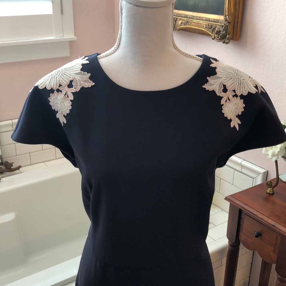 Ann Taylor navy cap sleeve dress with lace embroidered appliqué size 14